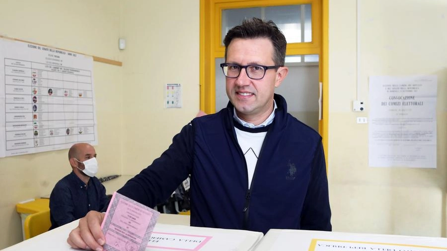 Dario Nardella vota per le elezioni politiche 2022 (Foto Marco Mori / New Press Photo)