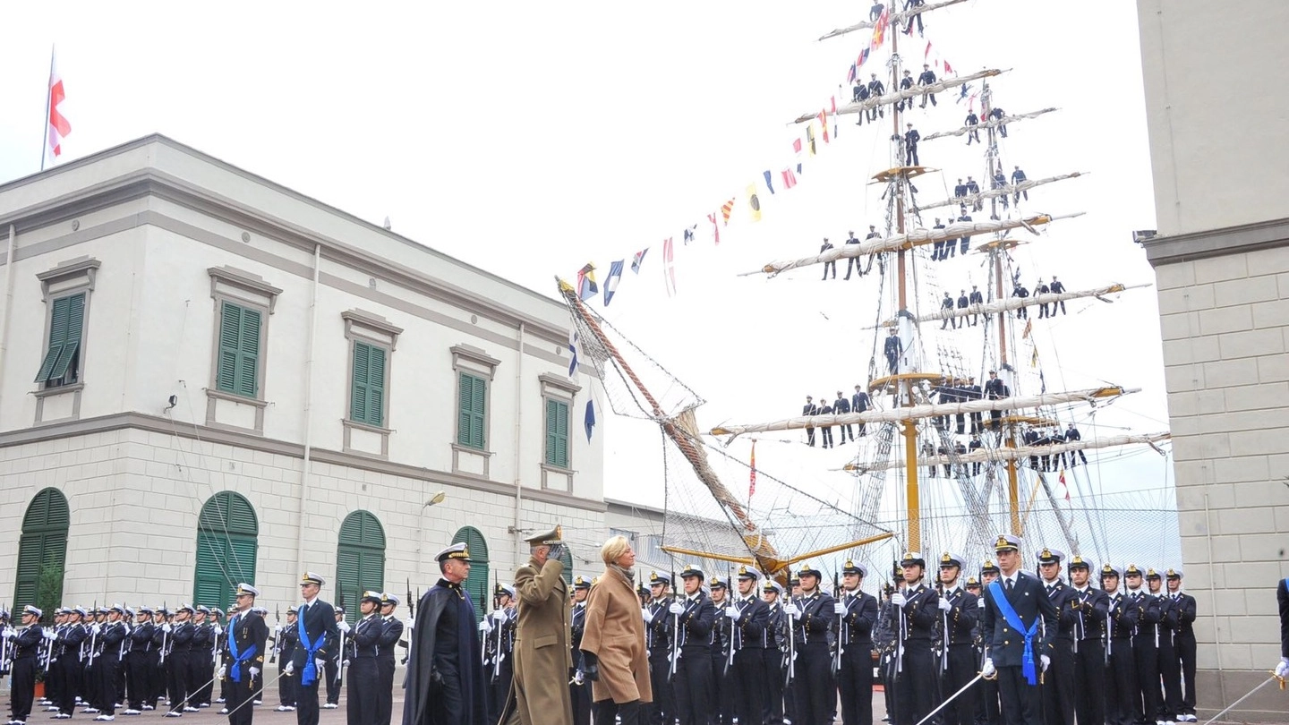 Accademia navale: il giuramento degli allievi. Presente la ministra Pinotti