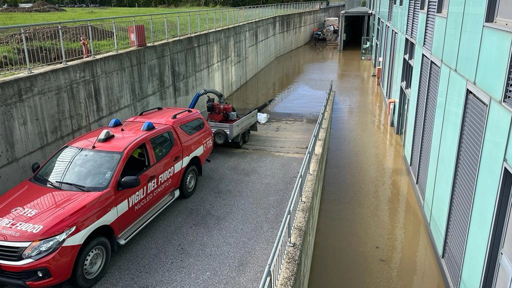 I vigili del fuoco all'ospedale di Prato I vigili del fuoco all'ospedale di Prato