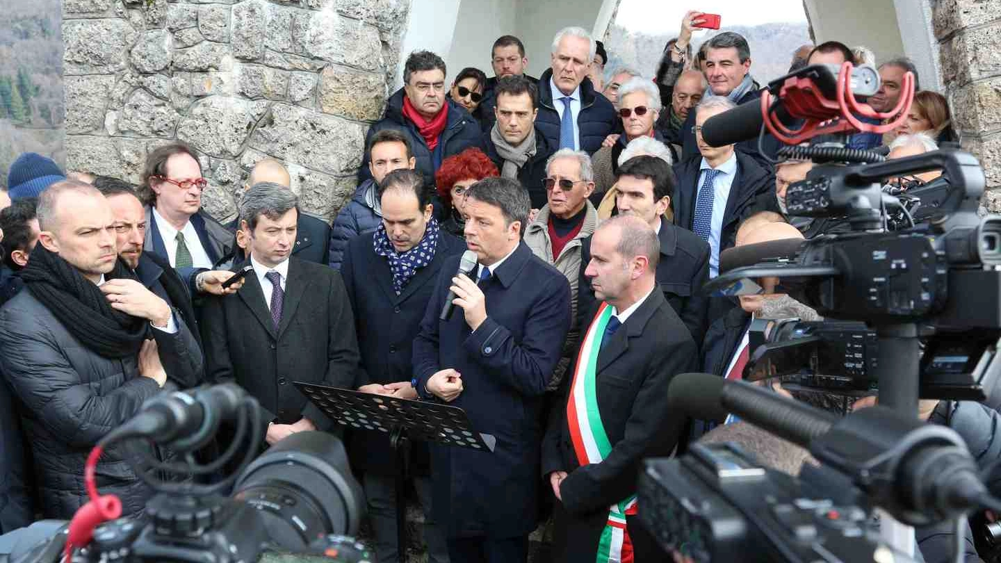 Il segretario del Pd Matteo Renzi a Sant'Anna di Stazzema