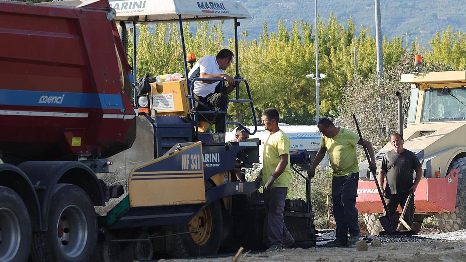 La manutenzione delle strade. Via avvallamenti e manti sconnessi La manutenzione delle strade. Via avvallamenti e manti sconnessi