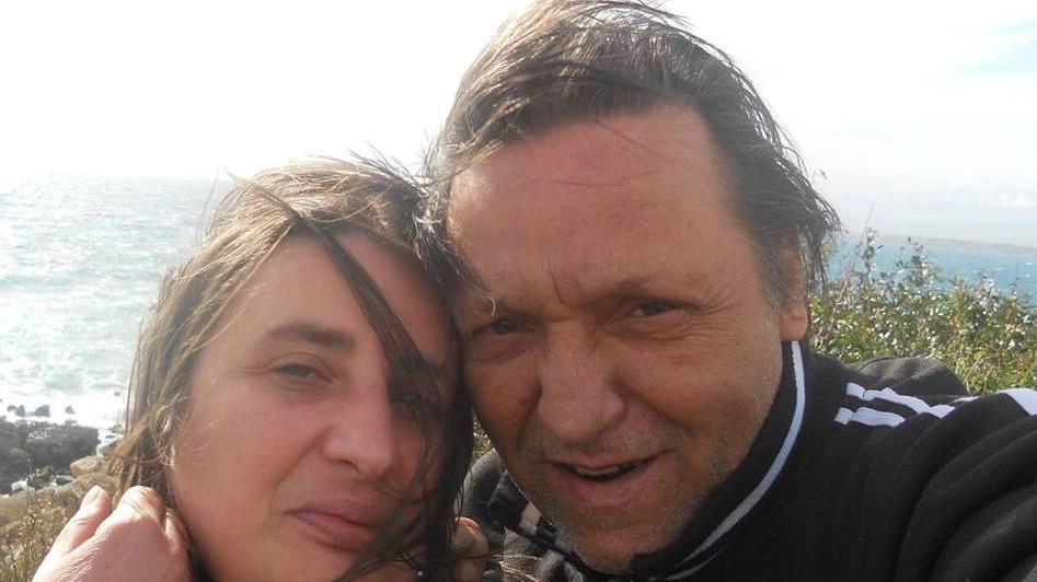 Gianluca Brunetti e la moglie: un selfie da San Basile, Calabria