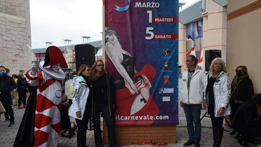 La presentazione del manifesto del Carnevale di Viareggio 2022 (Umicini)