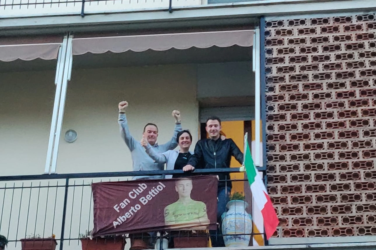 Festa a casa Bettiol: Marco e Laura, con il fratello Cosimo