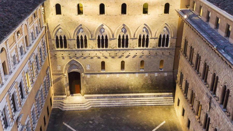 I ministri parlano, Mps perde valore  MedioEtruria, la faida sulla sede