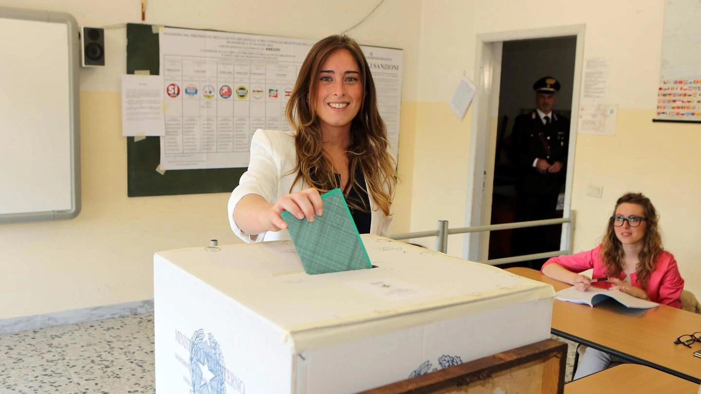 Il ministro Maria Elena Boschi al voto (Ansa)