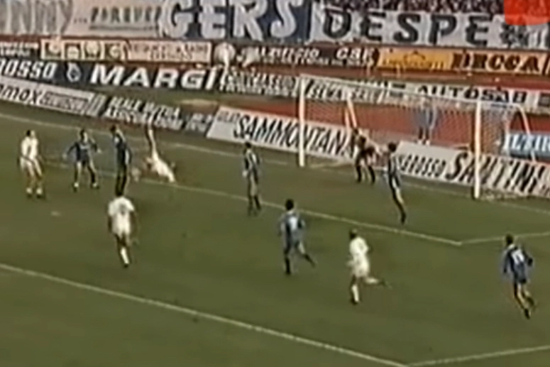 Il gol in rovesciata di Vialli