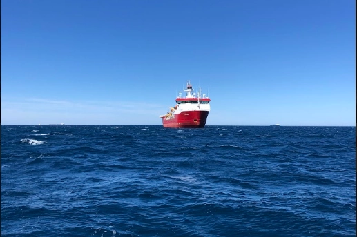 La nave dell'Ogs impegnata in una missione scientifica (Ogs Trieste)