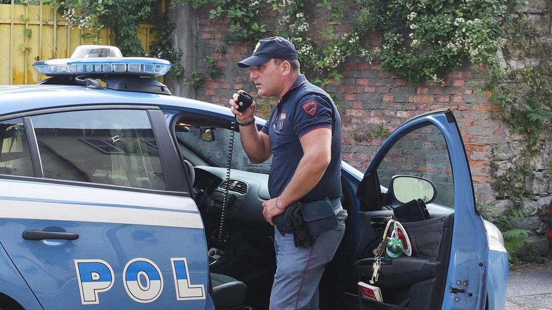 La polizia inteviene per una lite. E trova droga in un comodino La polizia inteviene per una lite. E trova droga in un comodino
