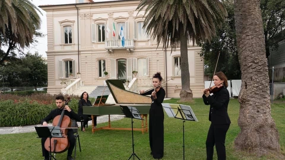 Il quartetto suona a Villa Cuturi