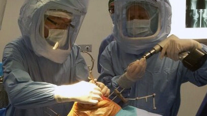 Un intervento chirurgico (foto d’archivio)