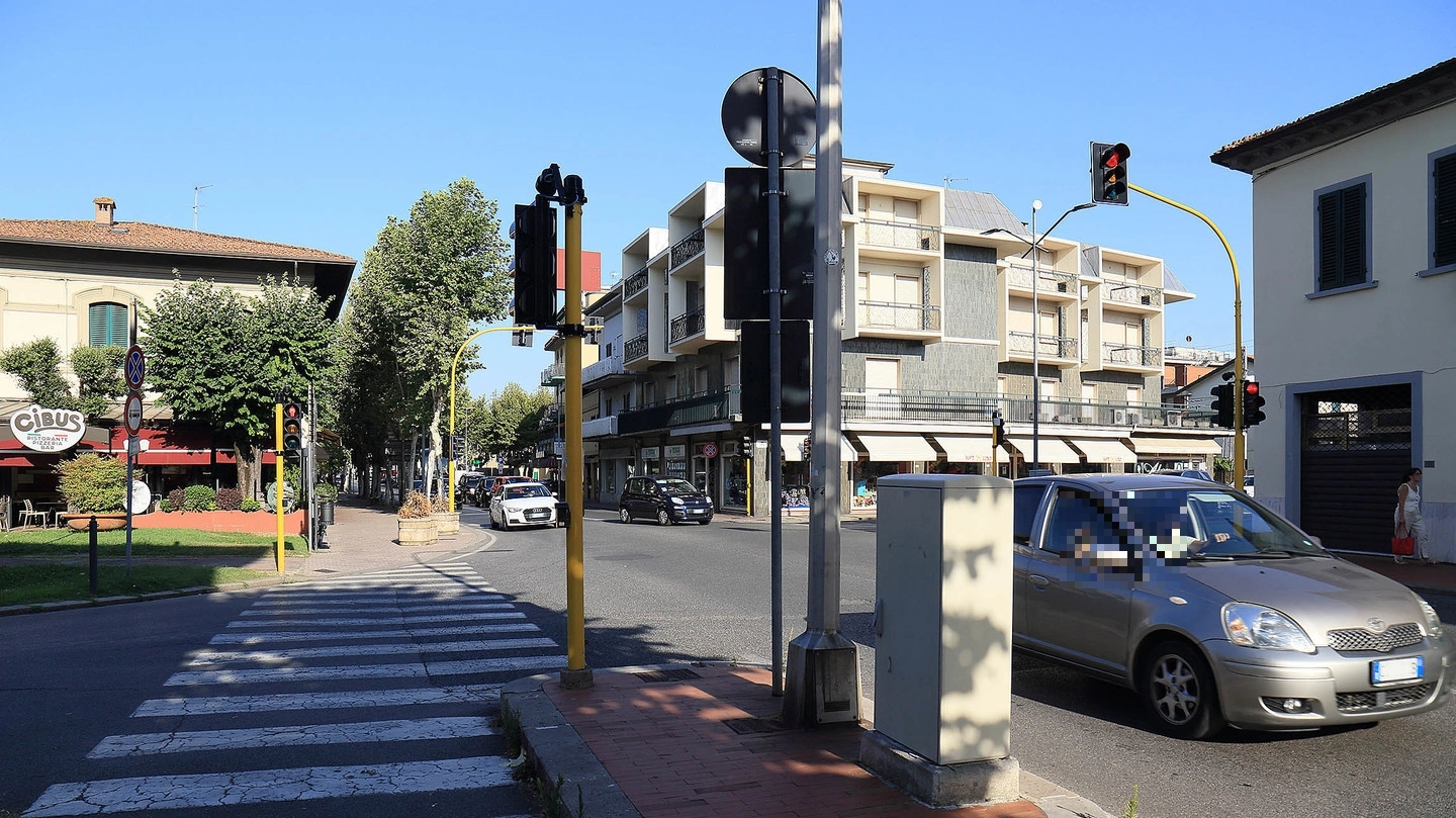L’incrocio tra viale Bicchierai e corso Matteotti dove è stato posizionato il T red L’incrocio tra viale Bicchierai e corso Matteotti dove è stato posizionato il T red