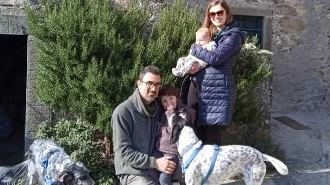 Fivizzano, Davide Orsini e Greta Marchesi con i figli arrivano da Abbiategrasso e ripopolano il paese disabitato