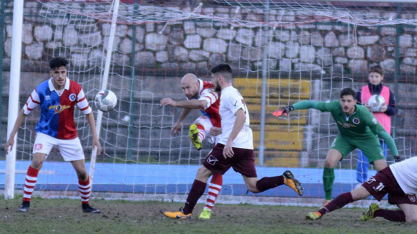 Gavorrano-Pontedera 1-1, un'azione della partita (Aprili)