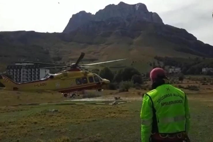 I soccorsi sul Gran Sasso (Ansa)