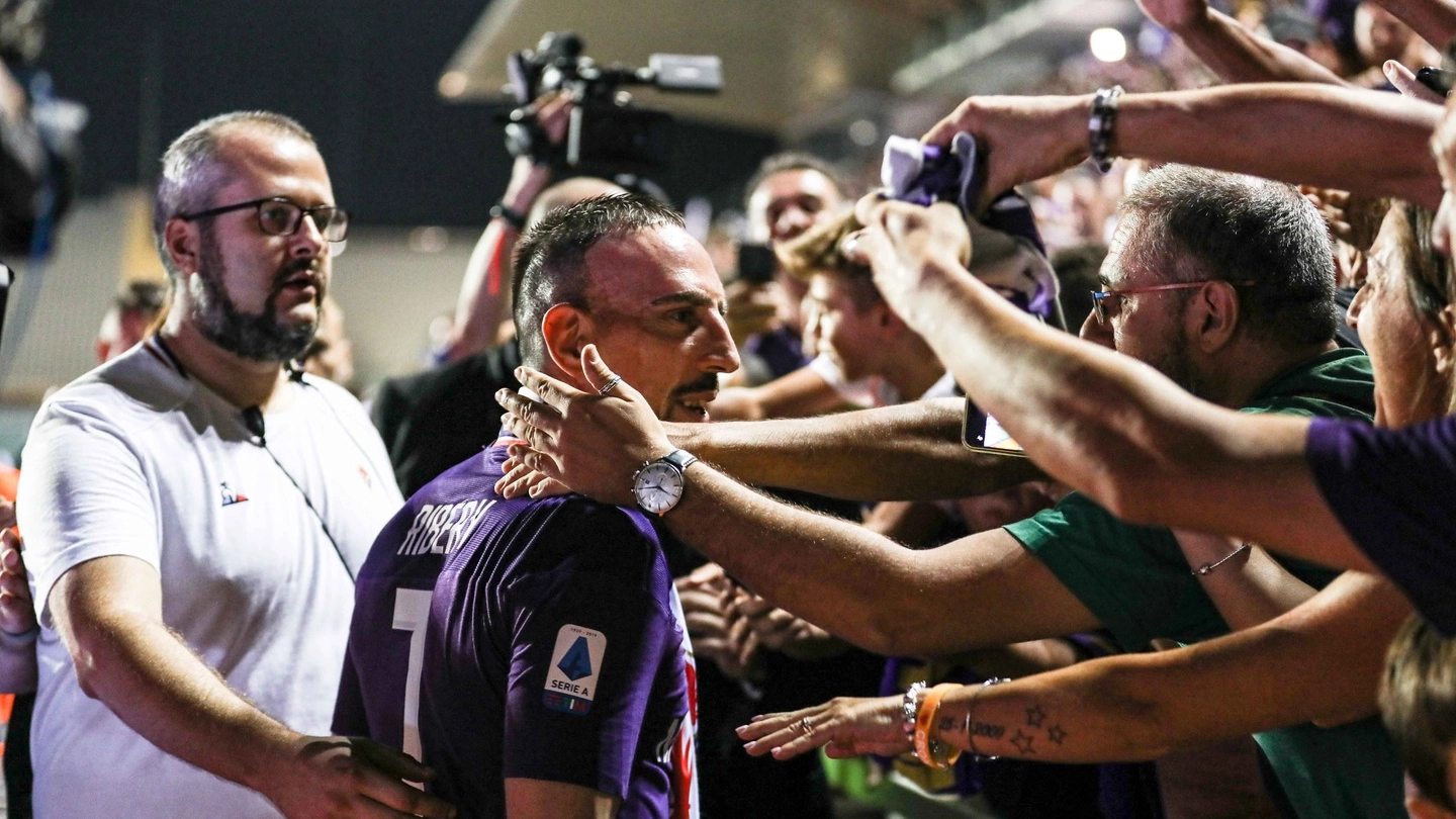 L'abbraccio dei tifosi per Ribery (Fotocronache Germogli)