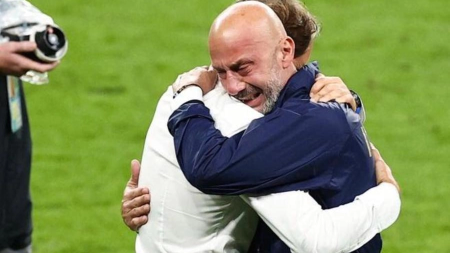 Lo storico abbraccio tra Vialli e Mancini dopo la vittoria agli Europei del 2020