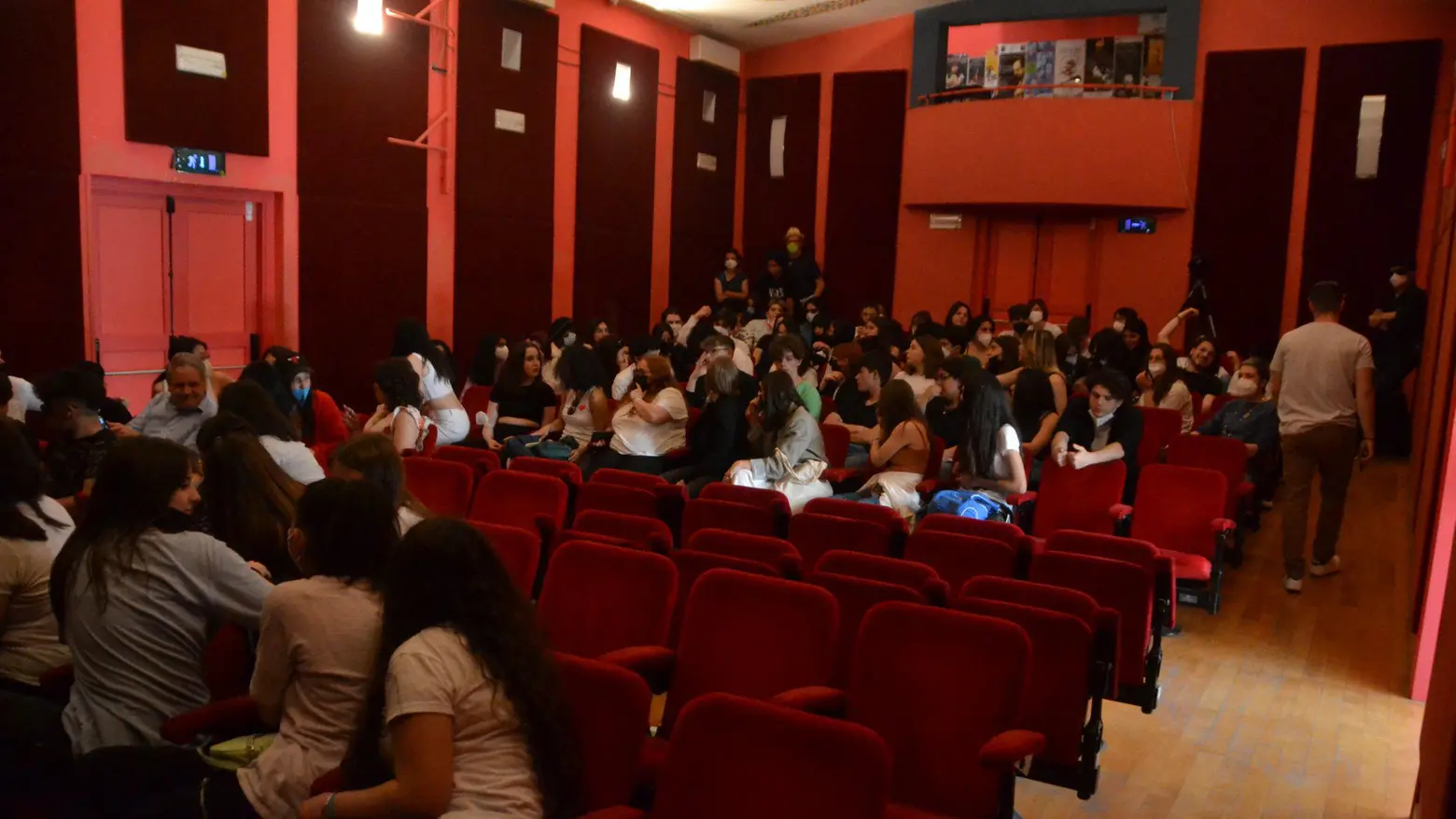 Teatro tra i banchi di scuola Via al festival "Messaggi" Teatro tra i banchi di scuola Via al festival "Messaggi"