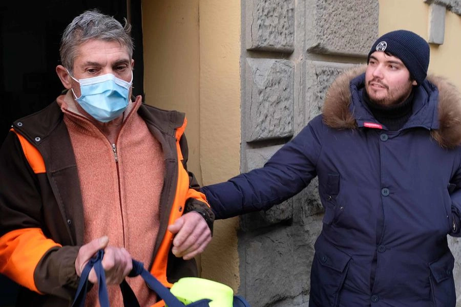 Sandro Mugnai all’uscita dal carcere di San Benedetto con il figlio