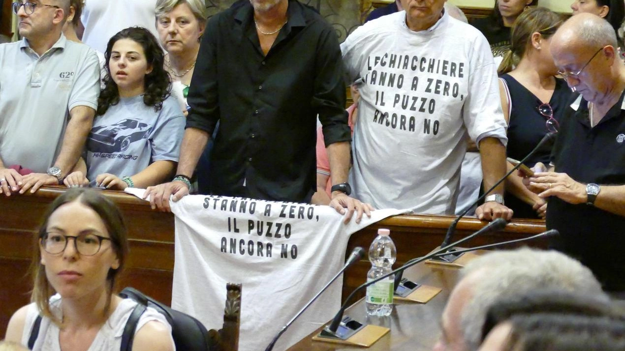 Cattivi odori, è una battaglia totale. Scintille fra giunta e opposizione e i residenti pensano all’esposto-bis Cattivi odori, è una battaglia totale. Scintille fra giunta e opposizione e i residenti pensano all’esposto-bis