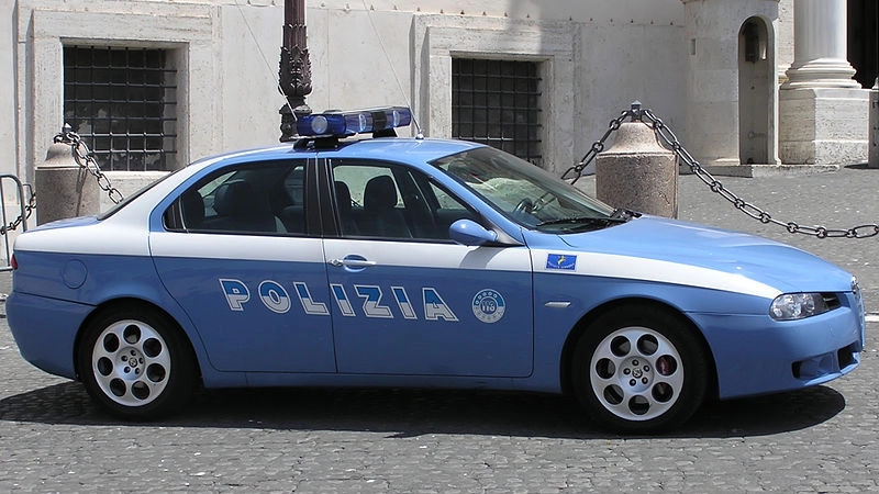 Un' auto della polizia
