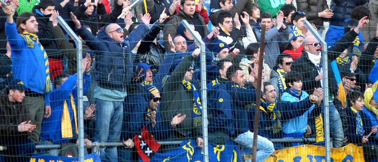Azzurri, Damiani e Valente oggi allo store della Carrarese