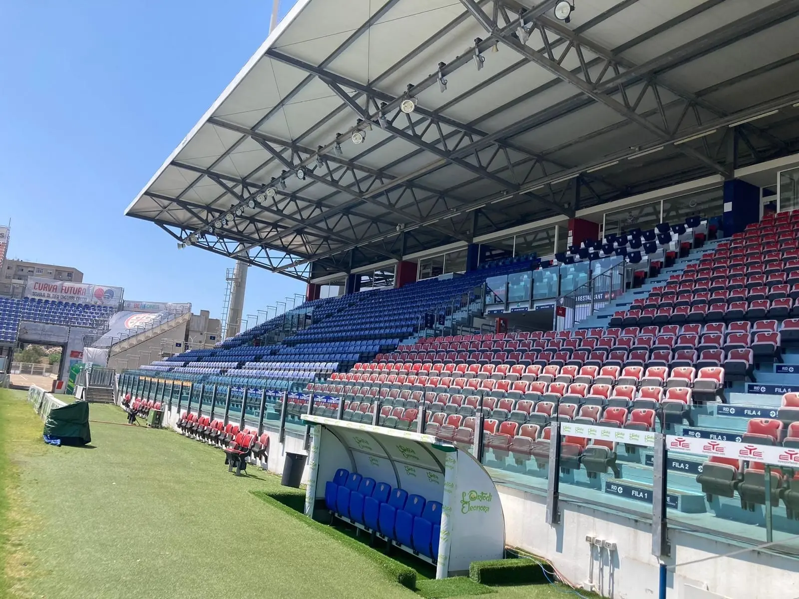 Stadio, il Comune di Firenze a Cagliari per studiare l'impianto provvisorio
