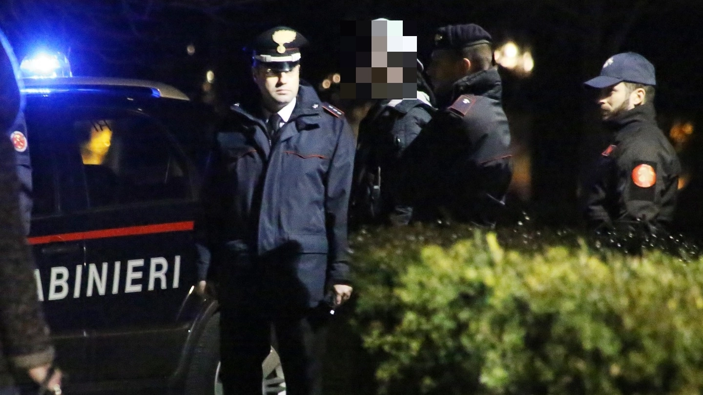 Uno dei blitz dei carabinieri fiorentini alle Cascine, quartier generale dello spaccio in 