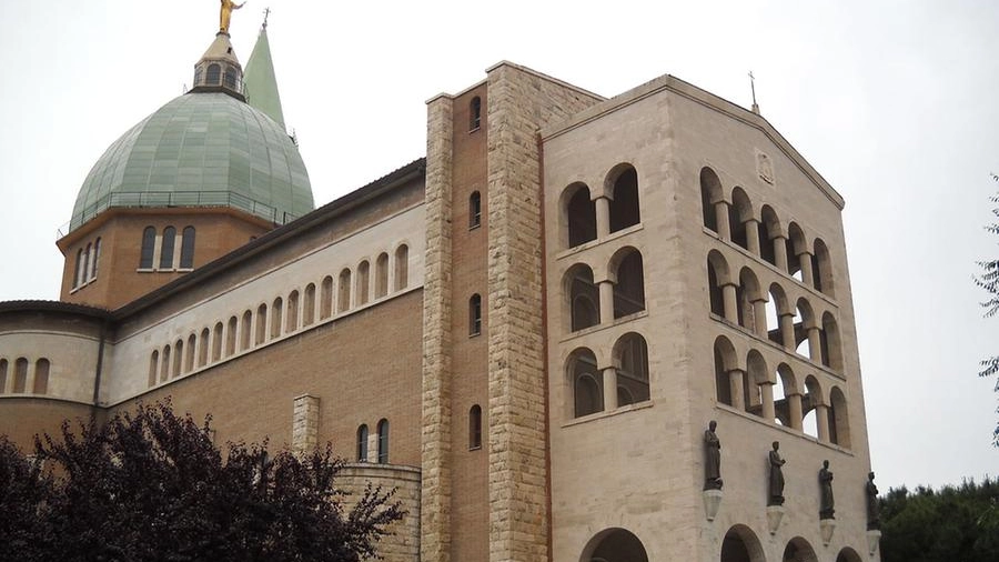 La basilica del Sacro Cuore (da Wikipedia)
