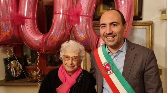 Marta, la nonna partigiana. Festa per i suoi cento anni: "Ha pensato alle vittime" Marta, la nonna partigiana. Festa per i suoi cento anni: "Ha pensato alle vittime"