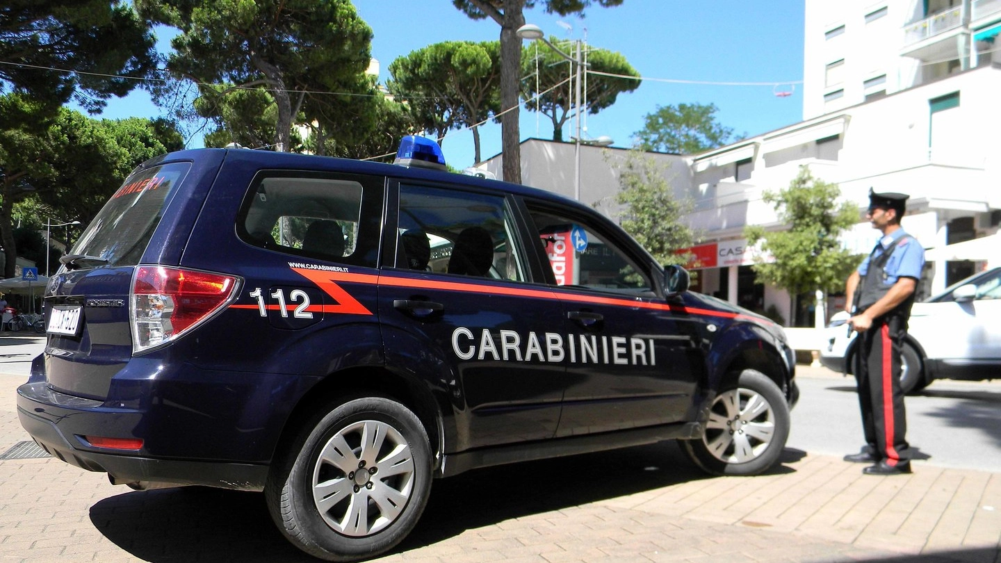 Un'auto dei carabinieri (Foto di repertorio)