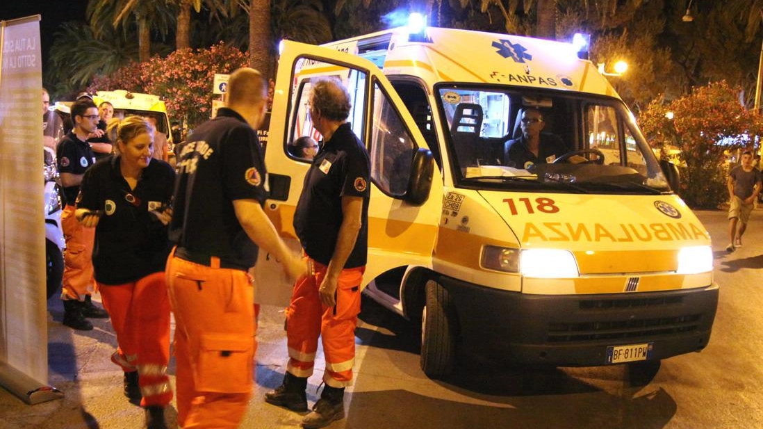 Ambulanze: Comune sull’Aventino "Lasciamo la conferenza dei sindaci" Tanti e lo strappo contro la Regione Ambulanze: Comune sull’Aventino "Lasciamo la conferenza dei sindaci" Tanti e lo strappo contro la Regione