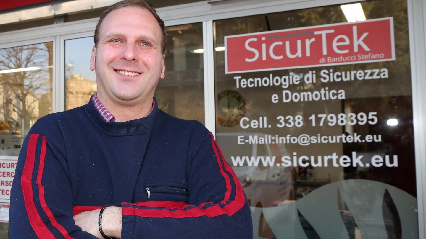 Stefano Barducci ha un’azienda di tecnologie nel campo della sicurezza e cerca senza risultato personale da assumere