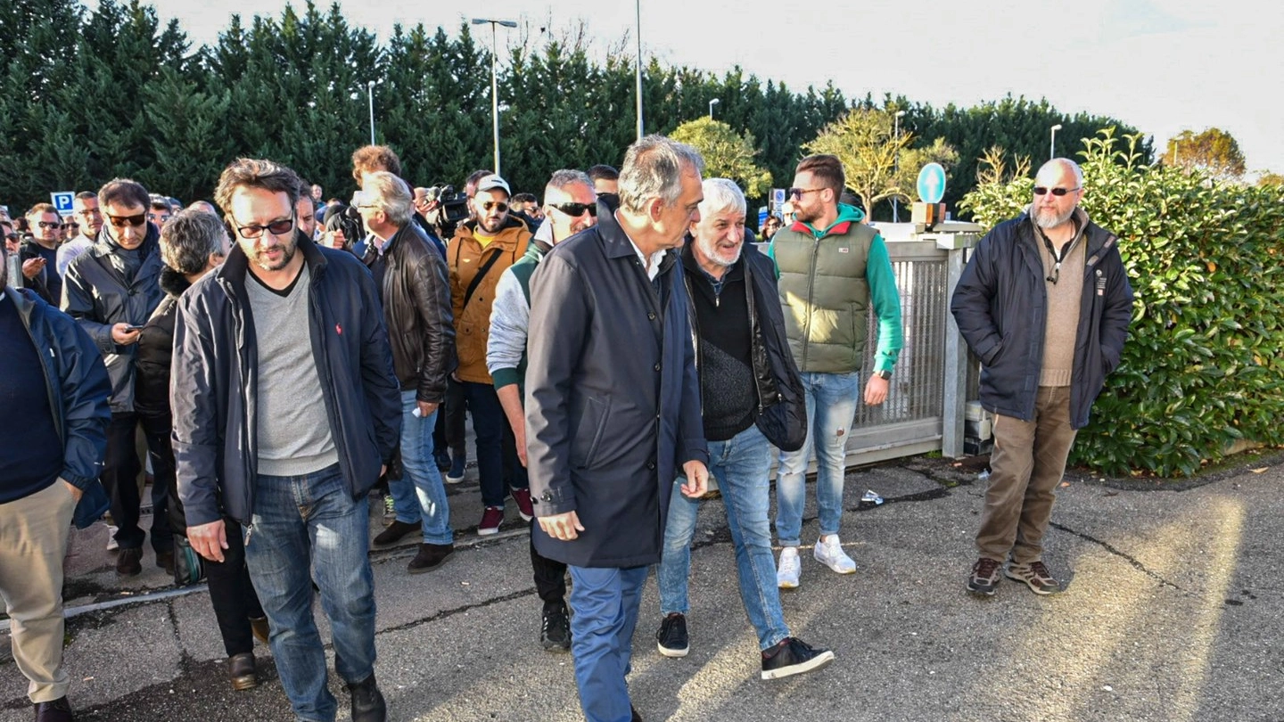 Fauglia (Pisa), Rossi incontra i lavoratori della ex Continental