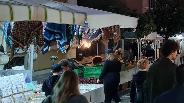 Una domenica in centro con la festa della castagna . Animazione e prodotti tipici Una domenica in centro con la festa della castagna . Animazione e prodotti tipici