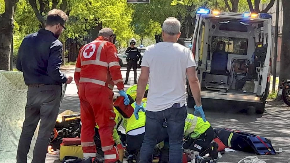 Travolto da un’auto in via Sarzana. Grave un bambino di sei anni Travolto da un’auto in via Sarzana. Grave un bambino di sei anni