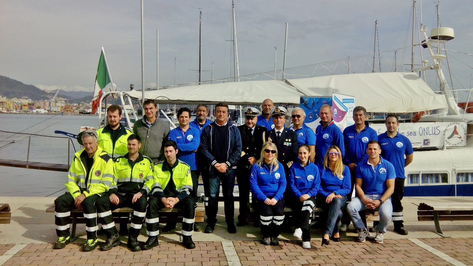 Nave Ibis a Porto Mirabello con i rappresentanti di equipaggio, Comune e protezione civile