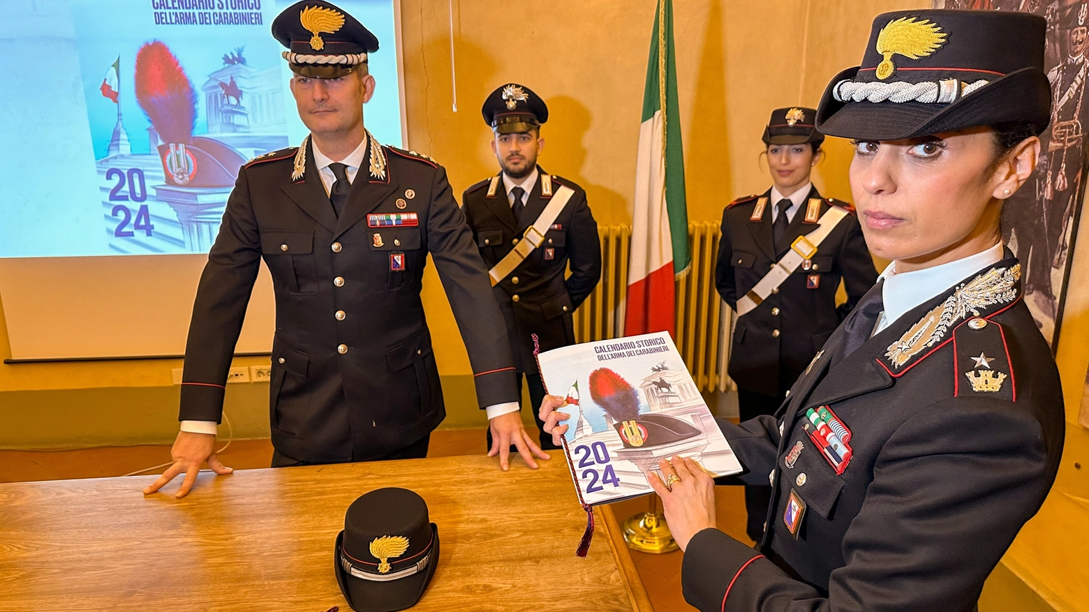 La presentazione del calendario dei carabinieri (foto Germogli) La presentazione del calendario dei carabinieri (foto Germogli)