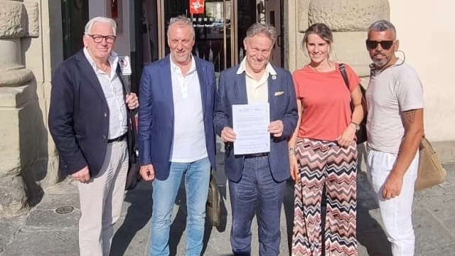 Il sindaco di Licciana, Martelloni, l’avvocato Valettini e i responsabili della Filca-Cisl Il sindaco di Licciana, Martelloni, l’avvocato Valettini e i responsabili della Filca-Cisl