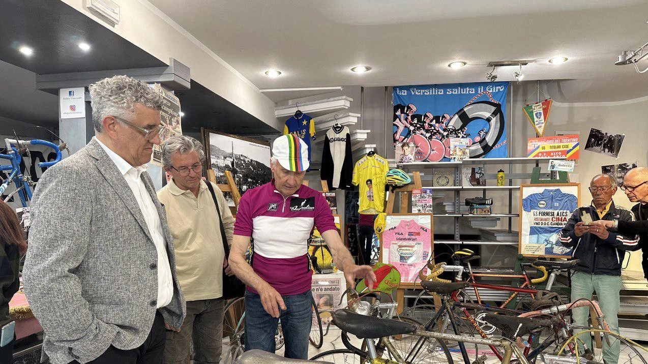 Due ruote, che passione I cimeli del ciclismo in un’esposizione unica Due ruote, che passione I cimeli del ciclismo in un’esposizione unica