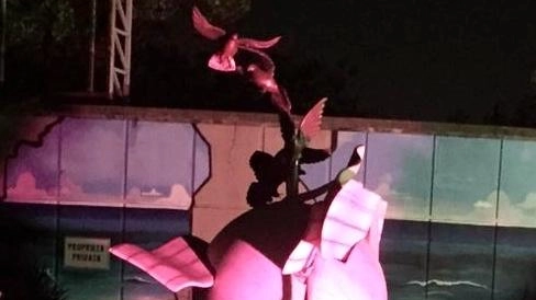 Un faro rosa per sensibilizzare sulla prevenzione del tumore al seno Un faro rosa per sensibilizzare sulla prevenzione del tumore al seno