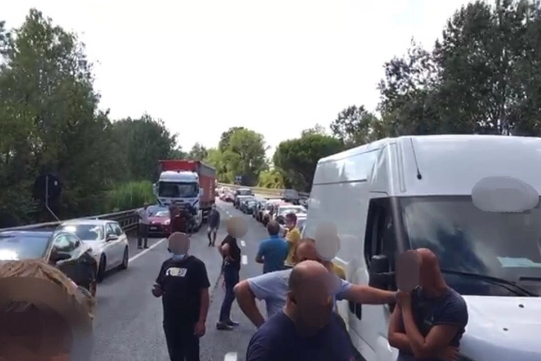La circolazione bloccata in Fipili