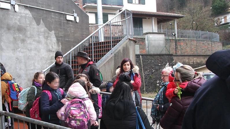 "Bimbi destinati alle pluriclassi". I genitori vogliono sapere perchè "Bimbi destinati alle pluriclassi". I genitori vogliono sapere perchè