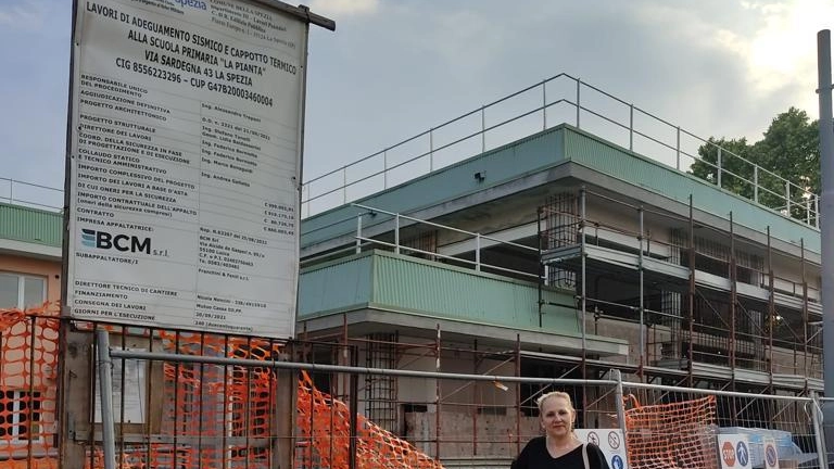 "Chiarezza sui lavori alla palestra incompiuta della scuola della Pianta" "Chiarezza sui lavori alla palestra incompiuta della scuola della Pianta"