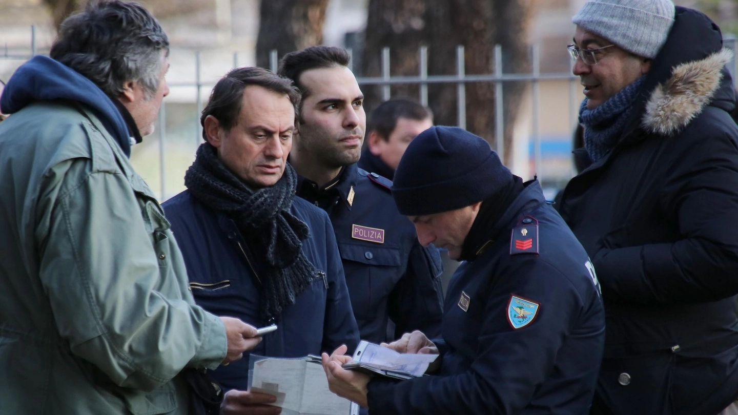 La polizia fiorentina passa al setaccio i giardini (Marco Mori / New Press Photo)