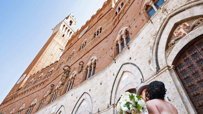 Più bello dire sì a Siena Il Comune rispolvera il business delle nozze A Milano il portale web Più bello dire sì a Siena Il Comune rispolvera il business delle nozze A Milano il portale web