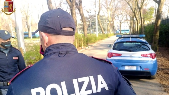Polizia impegnata alle Cascine nei controlli Polizia impegnata alle Cascine nei controlli