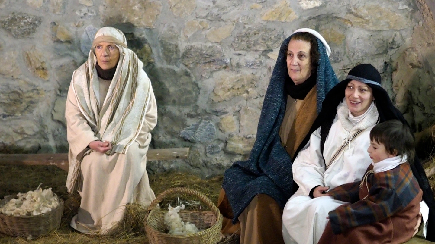 Maria e Gesù Bambino al presepe di Equi 