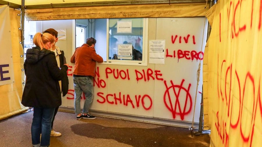 Atti vandalici nell'hub vaccinale di Empoli (Gasperini/Fotocronache Germogli)