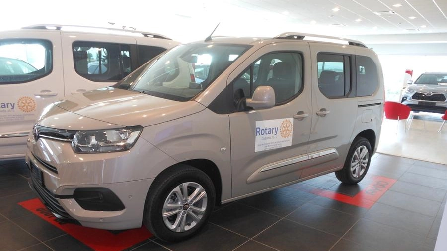 I Minivan donati alle Misericordie di Firenze e Lucca